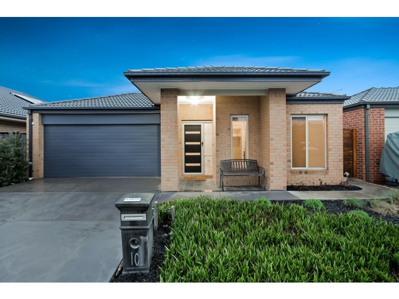 10 Paso Grove, Clyde North VIC 3978