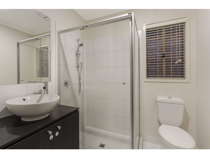 10 Paso Grove, Clyde North VIC 3978