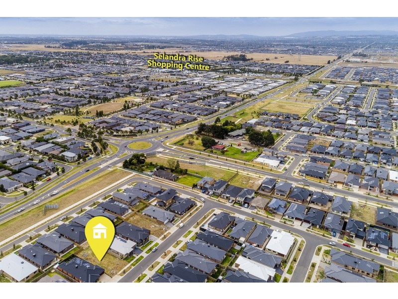 15 Turano Way, Clyde North VIC 3978