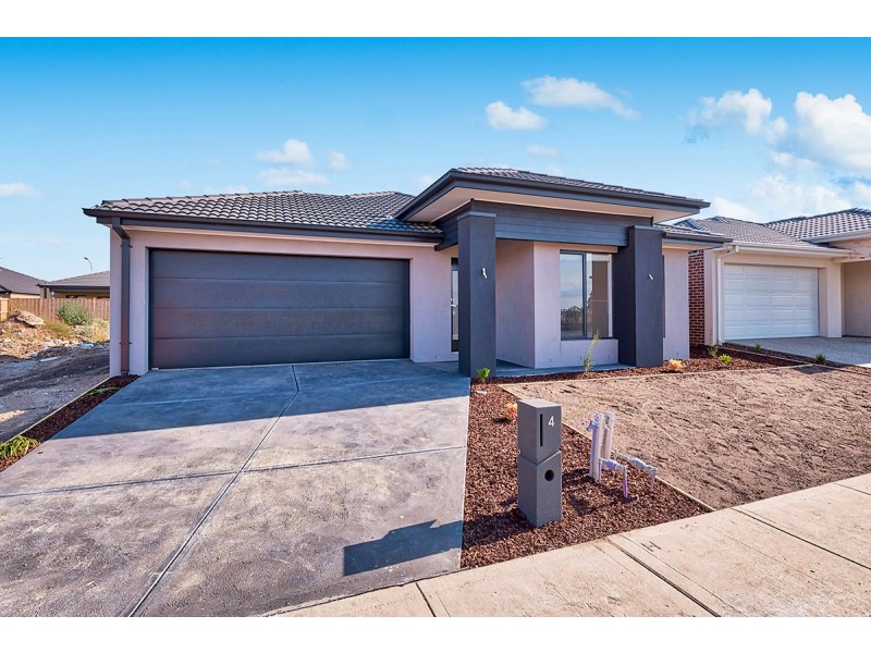 4 Charolais Way, Clyde North VIC 3978