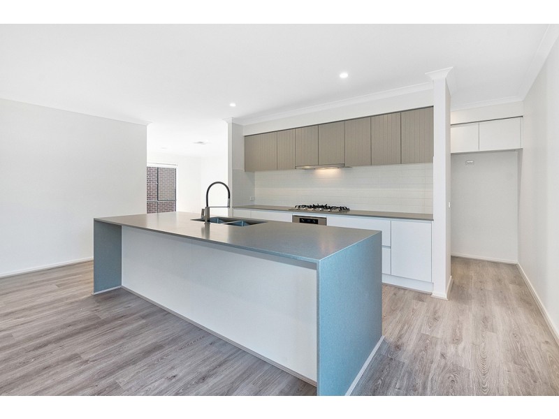 4 Charolais Way, Clyde North VIC 3978