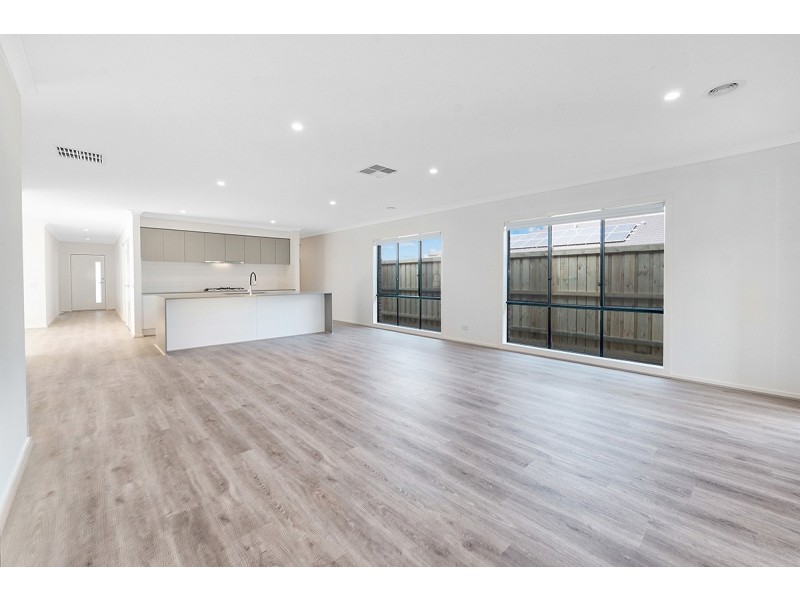 4 Charolais Way, Clyde North VIC 3978