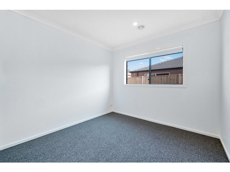 4 Charolais Way, Clyde North VIC 3978