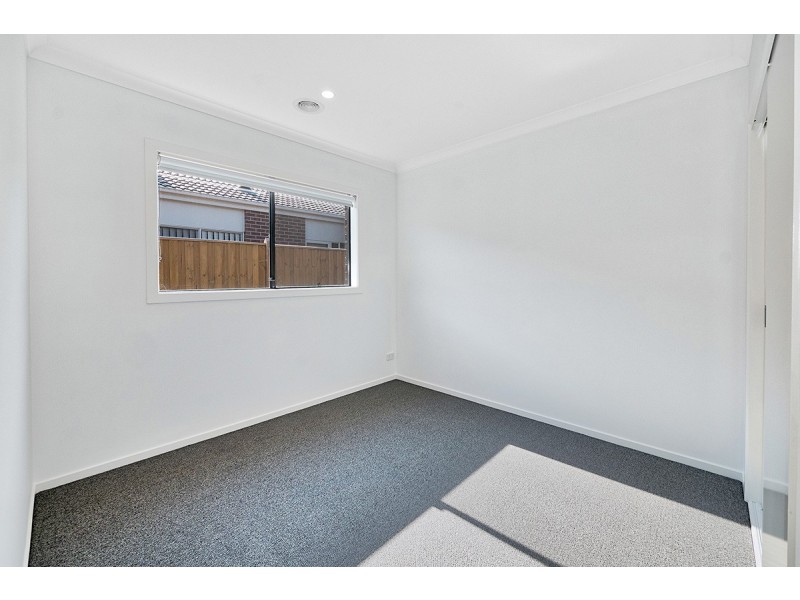 4 Charolais Way, Clyde North VIC 3978