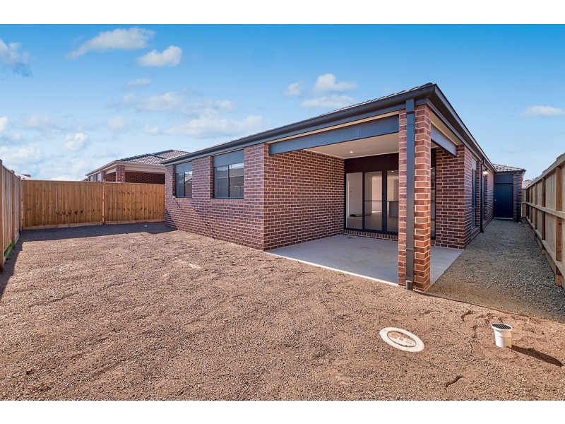 4 Charolais Way, Clyde North VIC 3978