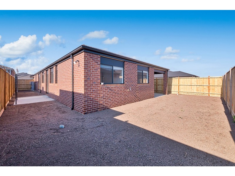 4 Charolais Way, Clyde North VIC 3978