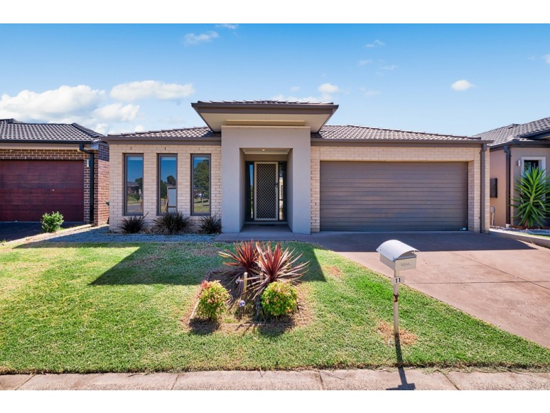 11 Tilden Rise, Cranbourne North VIC 3977