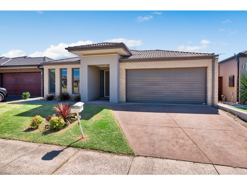 11 Tilden Rise, Cranbourne North VIC 3977