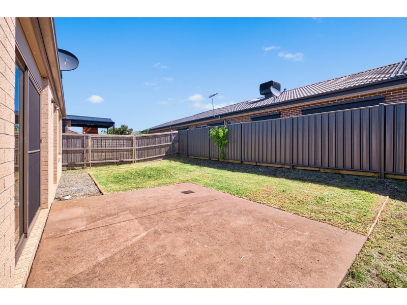 11 Tilden Rise, Cranbourne North VIC 3977