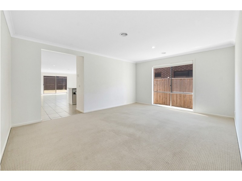 11 Tilden Rise, Cranbourne North VIC 3977