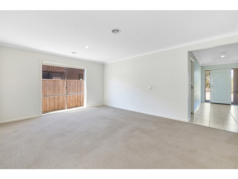 11 Tilden Rise, Cranbourne North VIC 3977