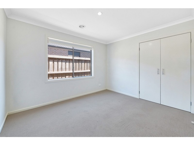 11 Tilden Rise, Cranbourne North VIC 3977