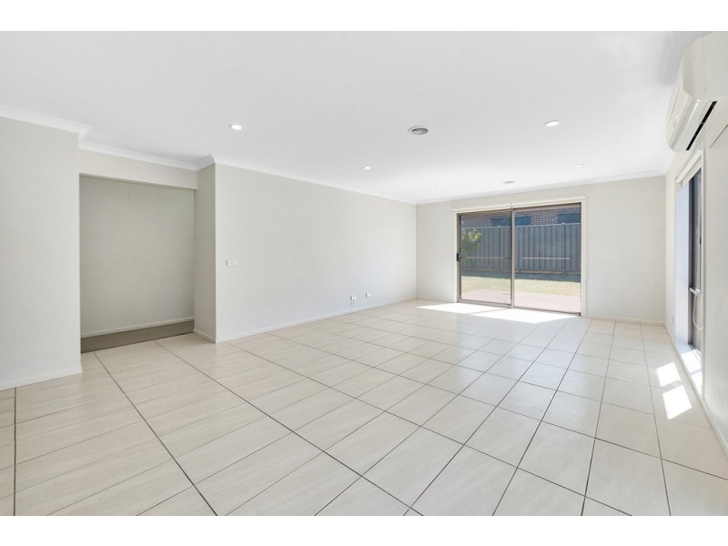 11 Tilden Rise, Cranbourne North VIC 3977