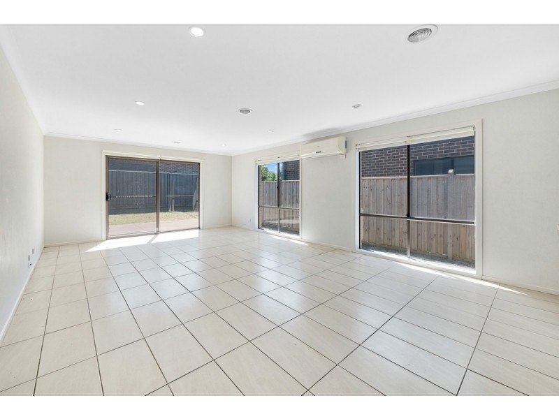 11 Tilden Rise, Cranbourne North VIC 3977