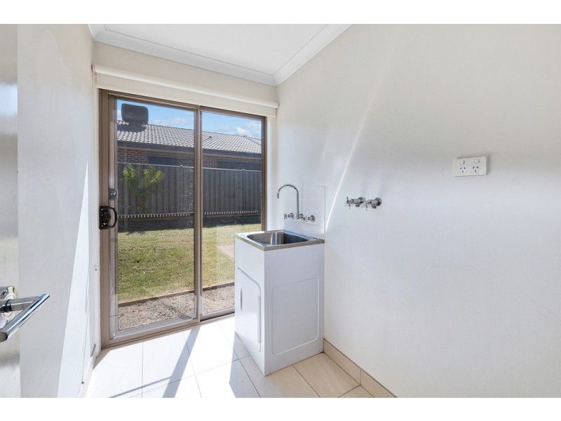 11 Tilden Rise, Cranbourne North VIC 3977
