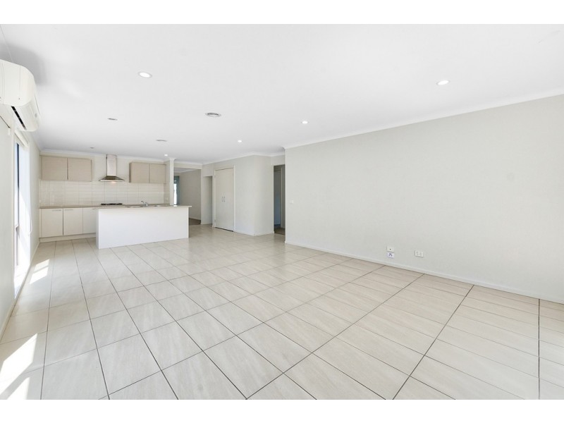 11 Tilden Rise, Cranbourne North VIC 3977