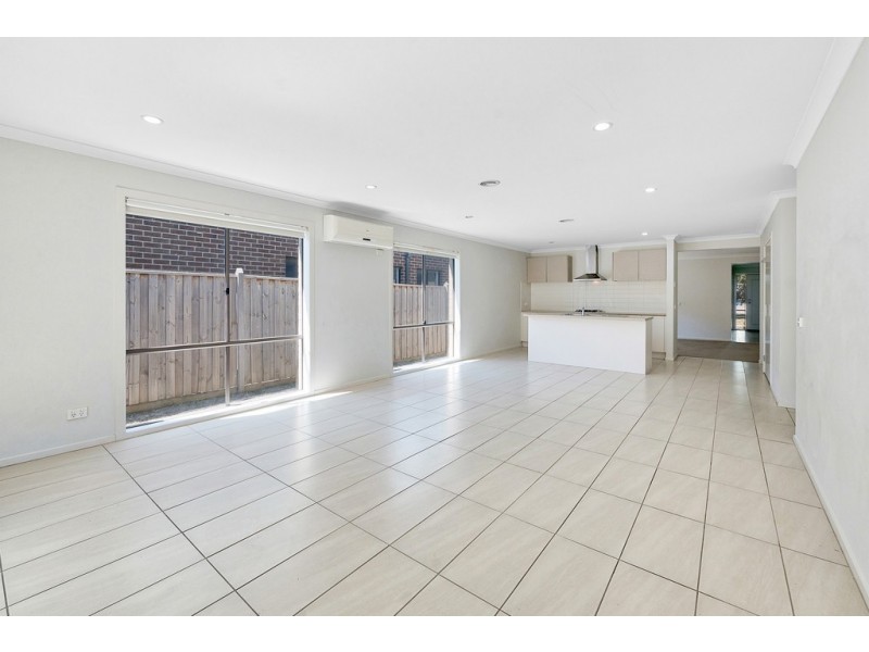 11 Tilden Rise, Cranbourne North VIC 3977