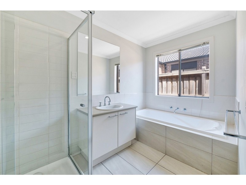 11 Tilden Rise, Cranbourne North VIC 3977