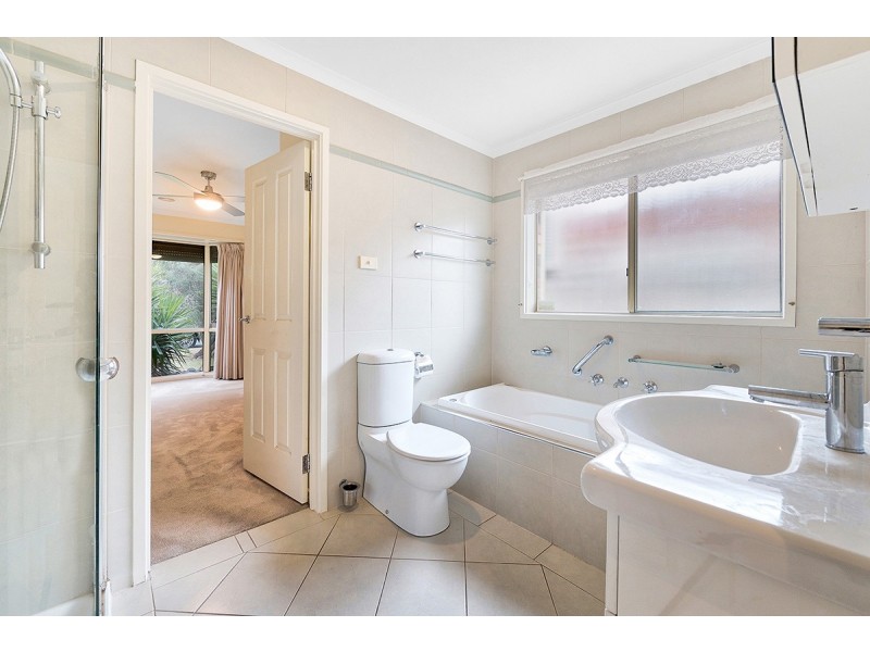 13 Brady Close, Lynbrook VIC 3975