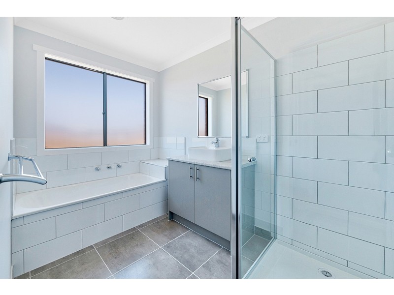 29 Alexandra Ave, Koo Wee Rup VIC 3981