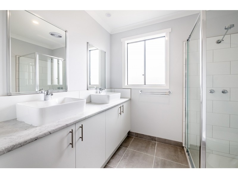 29 Alexandra Ave, Koo Wee Rup VIC 3981