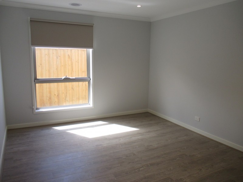 17 Cornhill Road, Clyde North VIC 3978