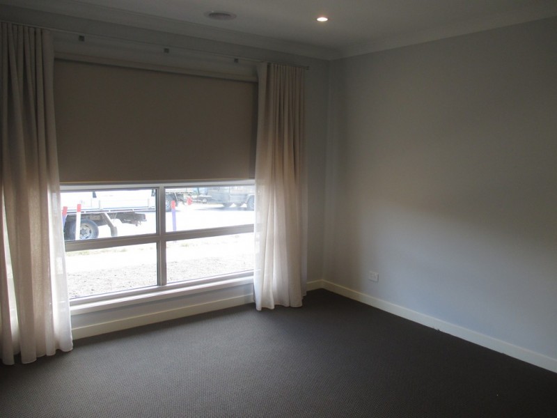 17 Cornhill Road, Clyde North VIC 3978