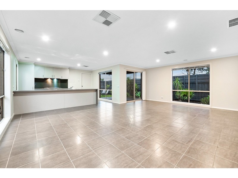 12 Hogan Street, Cranbourne East VIC 3977