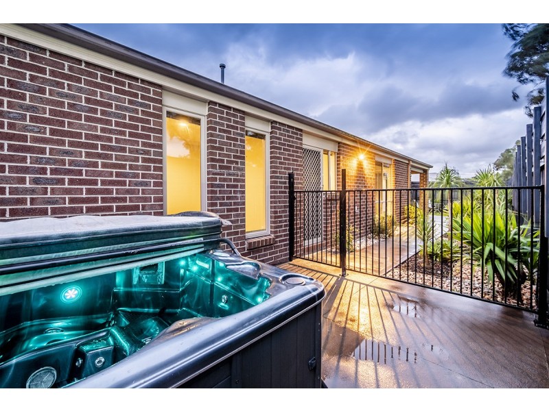 12 Hogan Street, Cranbourne East VIC 3977