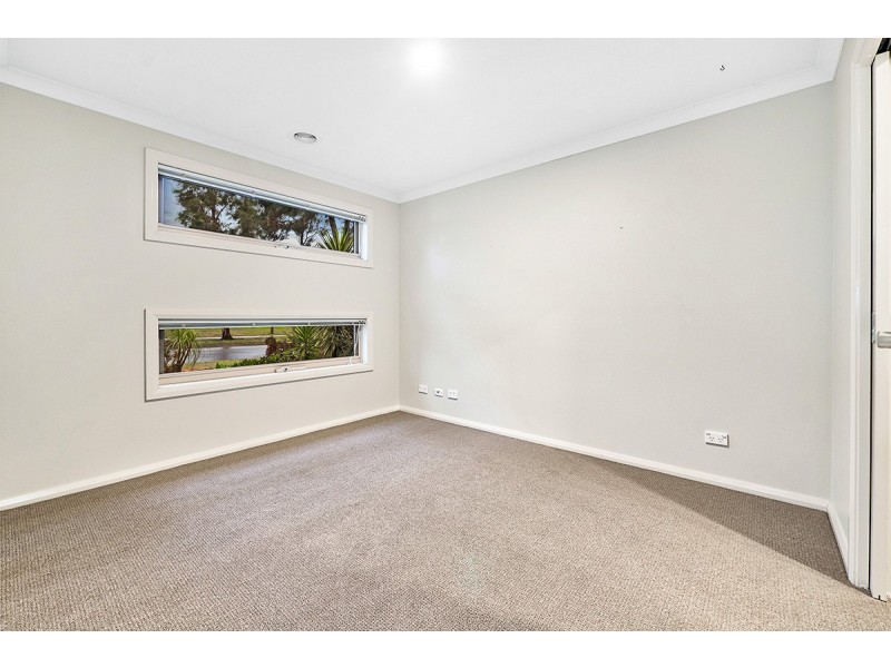12 Hogan Street, Cranbourne East VIC 3977