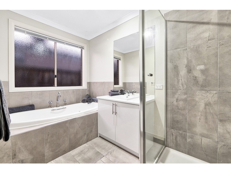 12 Hogan Street, Cranbourne East VIC 3977