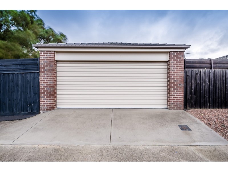 12 Hogan Street, Cranbourne East VIC 3977