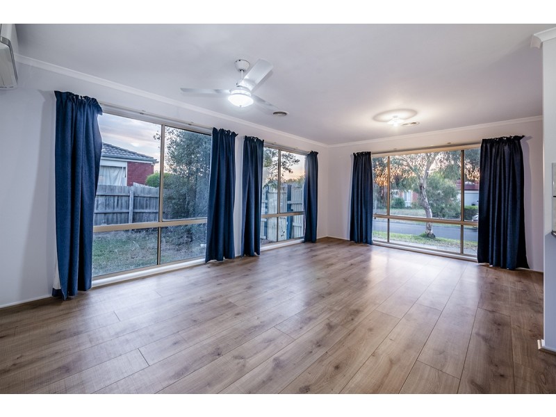 52 Bernborough Avenue, Cranbourne West VIC 3977