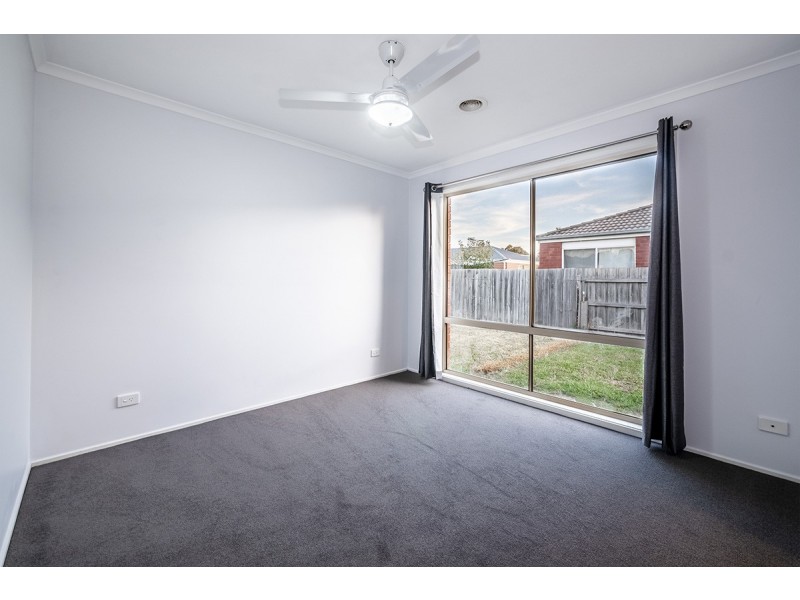 52 Bernborough Avenue, Cranbourne West VIC 3977