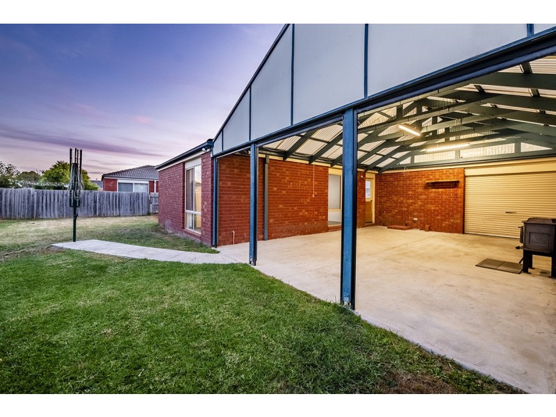 52 Bernborough Avenue, Cranbourne West VIC 3977