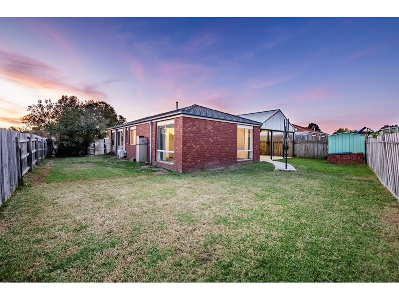 52 Bernborough Avenue, Cranbourne West VIC 3977