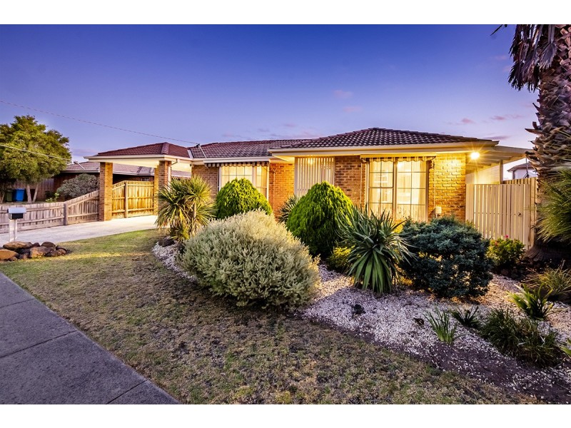 4 Hazlitt Court, Cranbourne VIC 3977