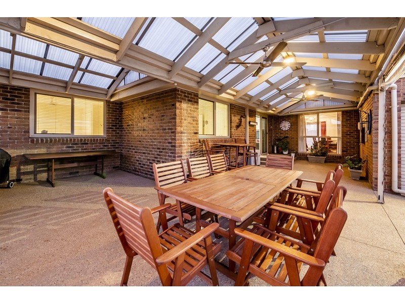 4 Hazlitt Court, Cranbourne VIC 3977