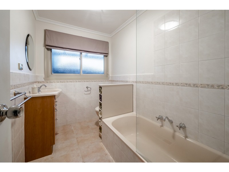 4 Hazlitt Court, Cranbourne VIC 3977