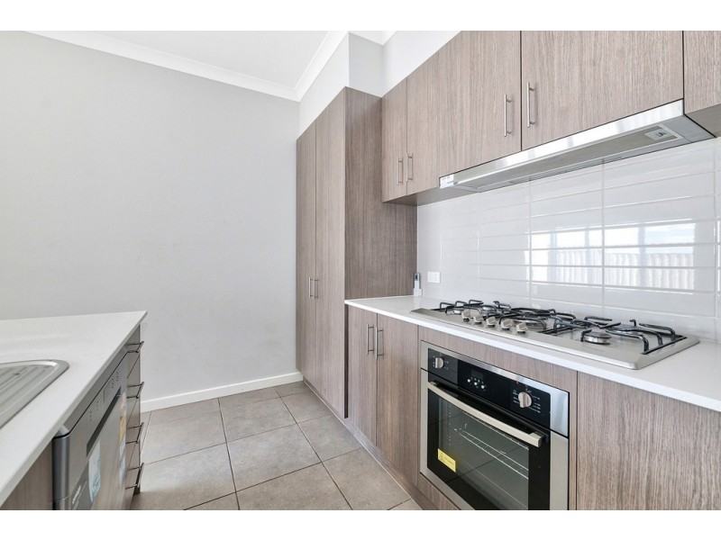 10 Godfrey Avenue, Cranbourne East VIC 3977