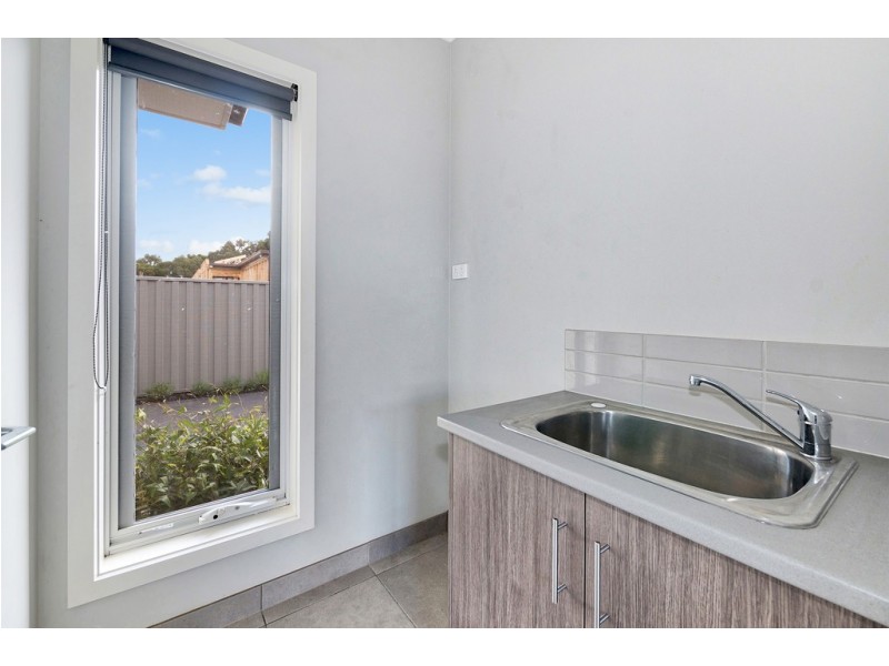 10 Godfrey Avenue, Cranbourne East VIC 3977