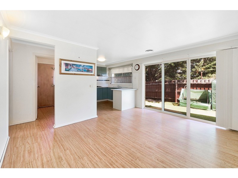 1/82 Hoysted Avenue, Cranbourne North VIC 3977