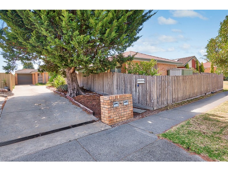 1/82 Hoysted Avenue, Cranbourne North VIC 3977