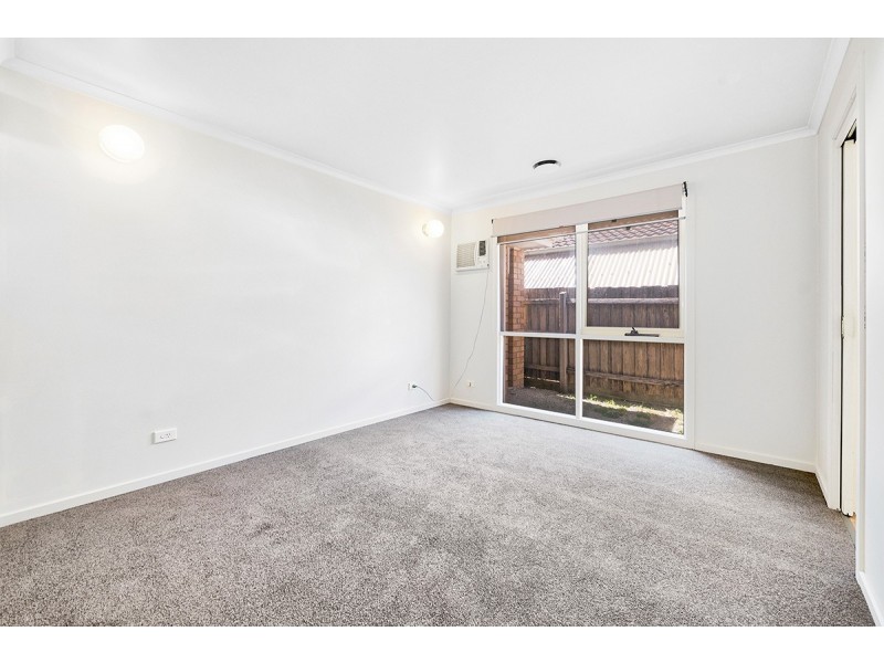 1/82 Hoysted Avenue, Cranbourne North VIC 3977