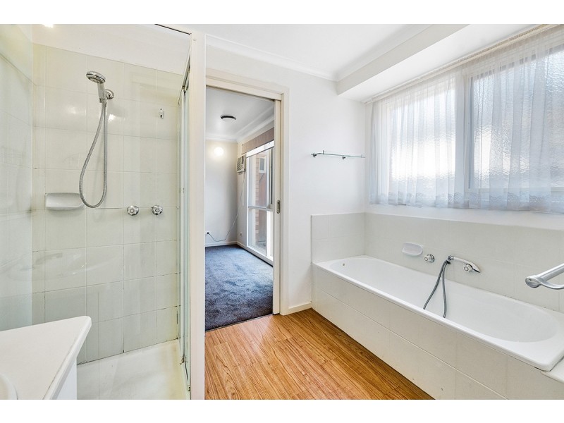 1/82 Hoysted Avenue, Cranbourne North VIC 3977