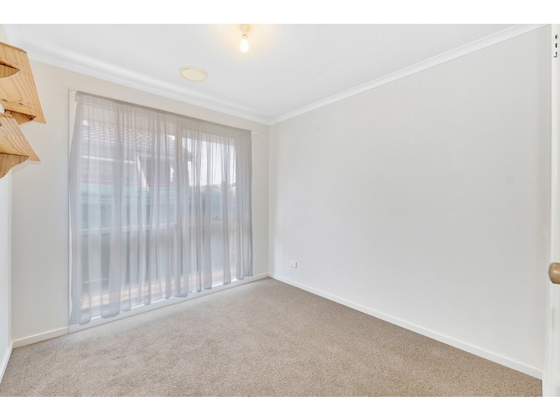 1/82 Hoysted Avenue, Cranbourne North VIC 3977