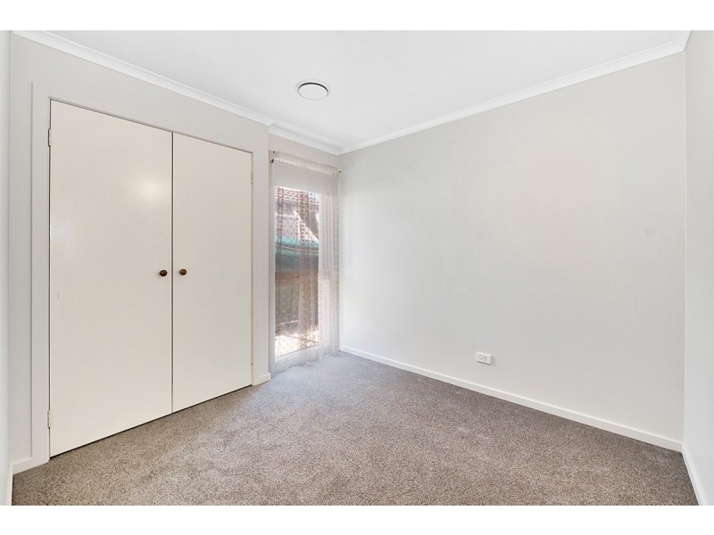 1/82 Hoysted Avenue, Cranbourne North VIC 3977