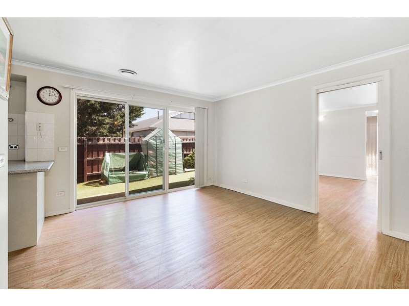 1/82 Hoysted Avenue, Cranbourne North VIC 3977