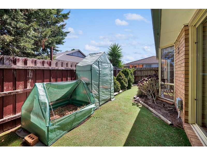 1/82 Hoysted Avenue, Cranbourne North VIC 3977