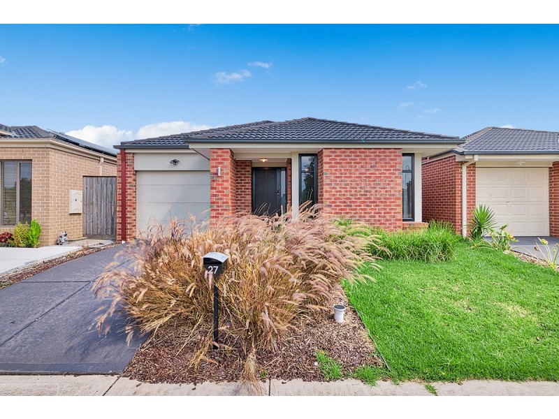 27 Celsius Drive, Cranbourne North VIC 3977